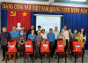 Ông Nguyễn Thanh Bình - Chủ tịch CĐN Y tế tỉnh Tây Ninh tặng quà Tết cho người nghèo, người cao tuổi,  người khuyết tật trên địa bàn xã Long Phước