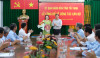 Phó Chủ tịch Thường trực UBND tỉnh Võ Đức Trong trao quyết định, tặng hoa chúc mừng bà Trần Thị Ngọc Nương nhận nhiệm vụ mới