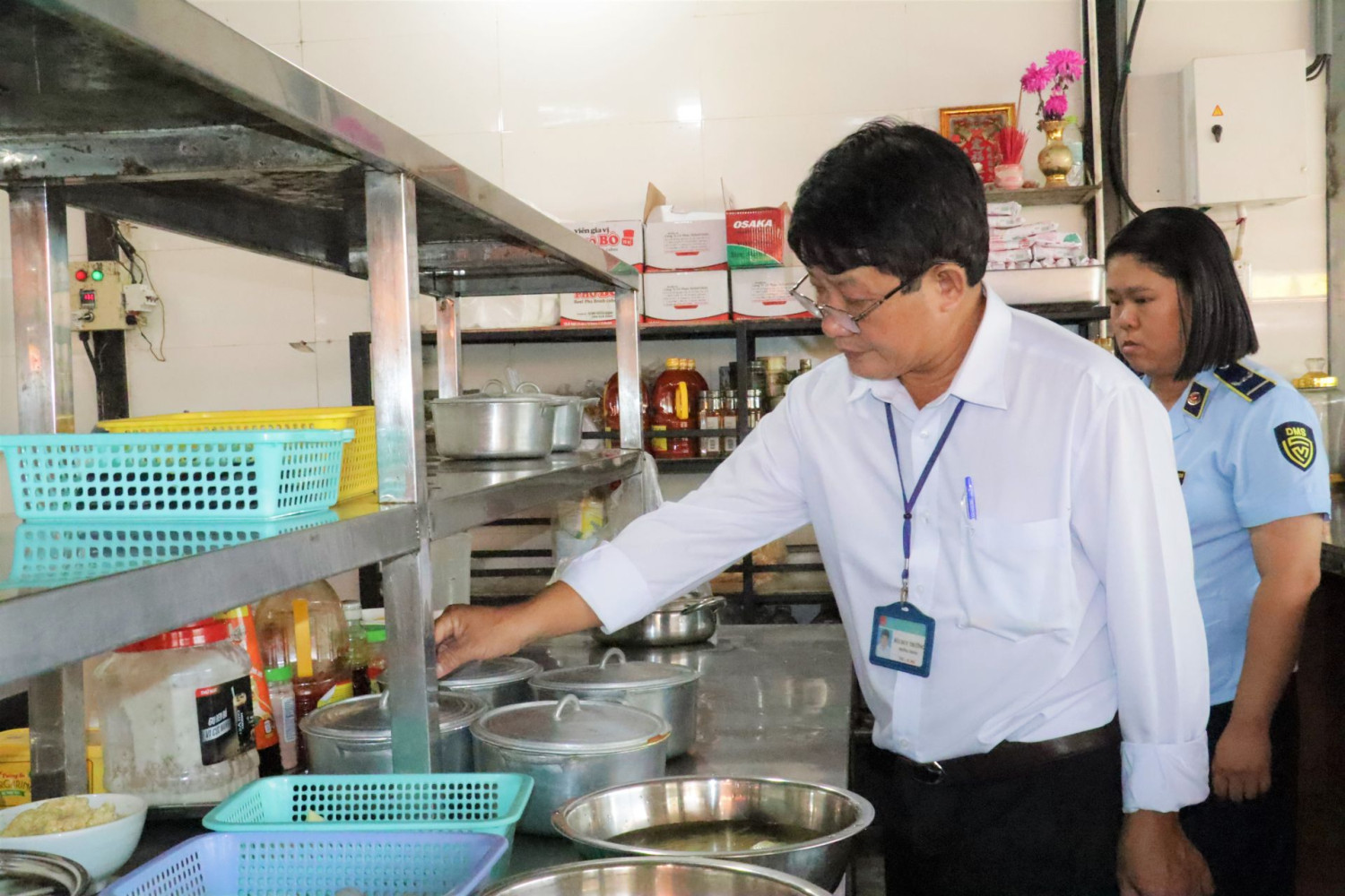 Đoàn kiểm tra liên ngành an toàn vệ sinh thực phẩm Sở Y tế thường xuyên tổ chức kiểm tra tại các hàng quán ăn uống để nâng cao ý thức kinh doanh, chế biến thực phẩm cho người dân.
