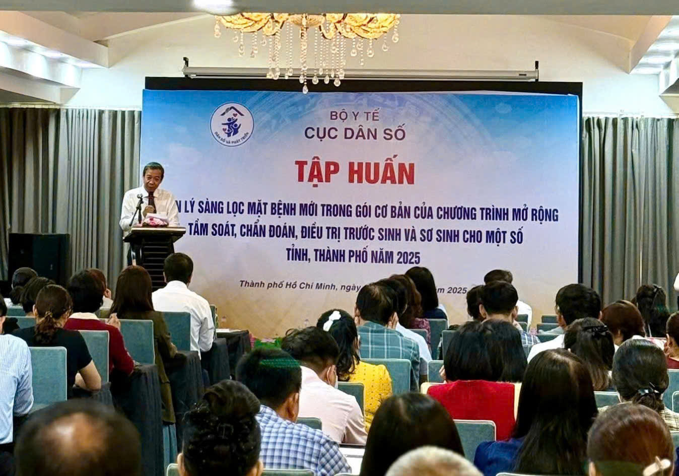 ông Nguyễn Văn Vĩnh Châu- PGĐ Sở Y tế Tp Hồ Chí Minh phát biểu chào mừng lớp tập huấn