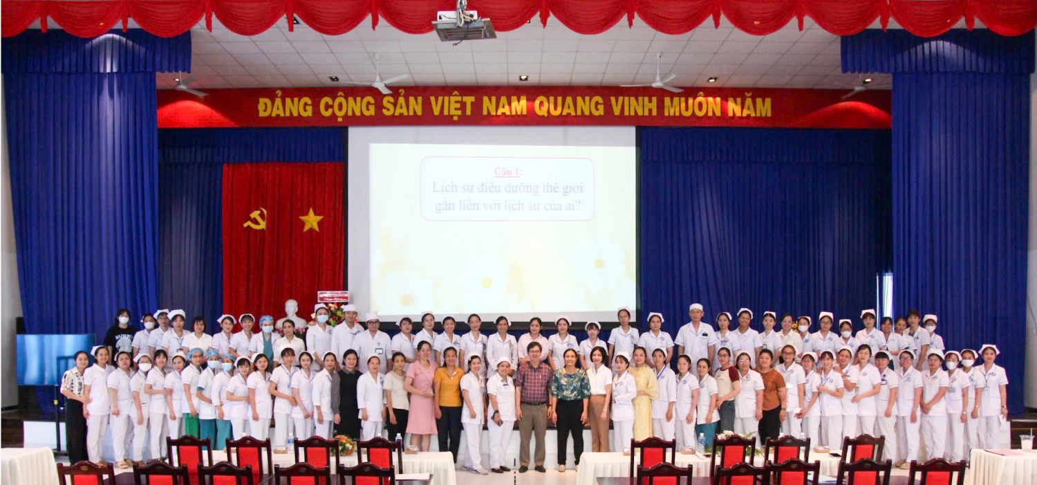 Bệnh viện Đa khoa Tây Ninh đã tổ chức buổi họp mặt kỷ niệm Ngày Quốc tế Điều dưỡng (12/5) và Ngày Quốc tế Hộ sinh (5/5)